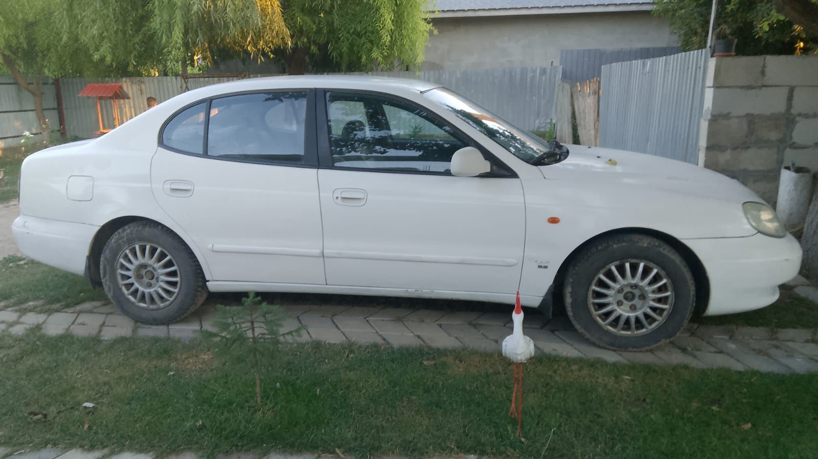 Vând Daewoo leganza