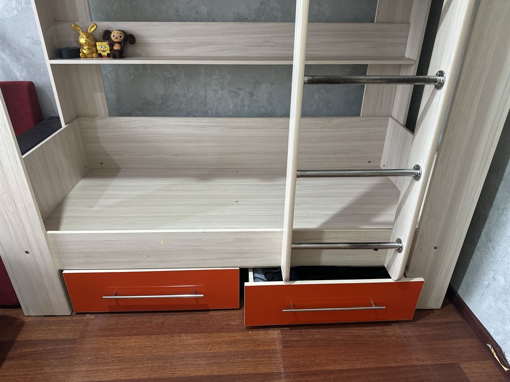 Продам двухярусную детскую коавать