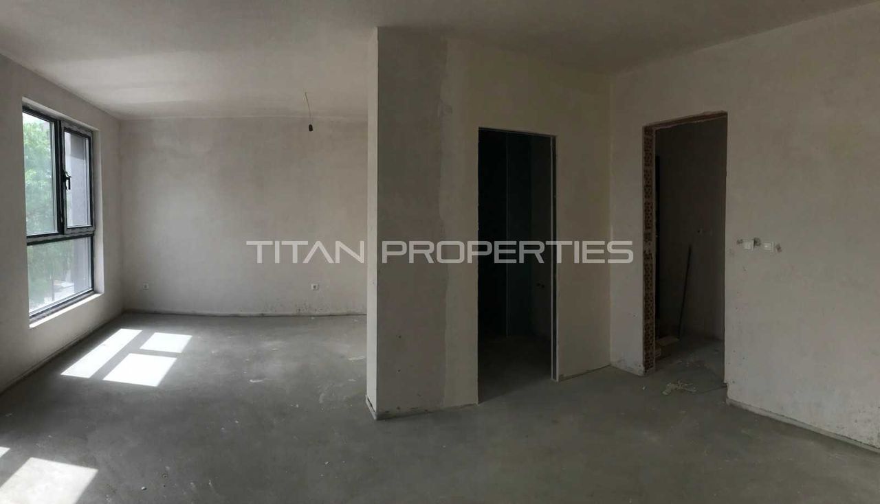 Продава се Тристаен апартамент в Варна, Център - 90 кв.м за 2389 €/кв.м - Снимка #3