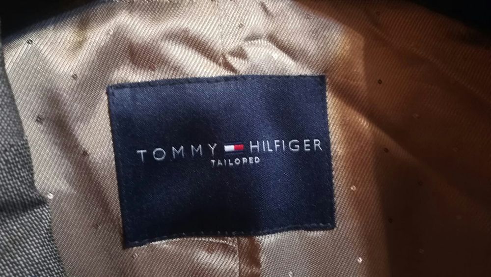 Pantaloni Tommy Hilfiger de stofă 100% lână