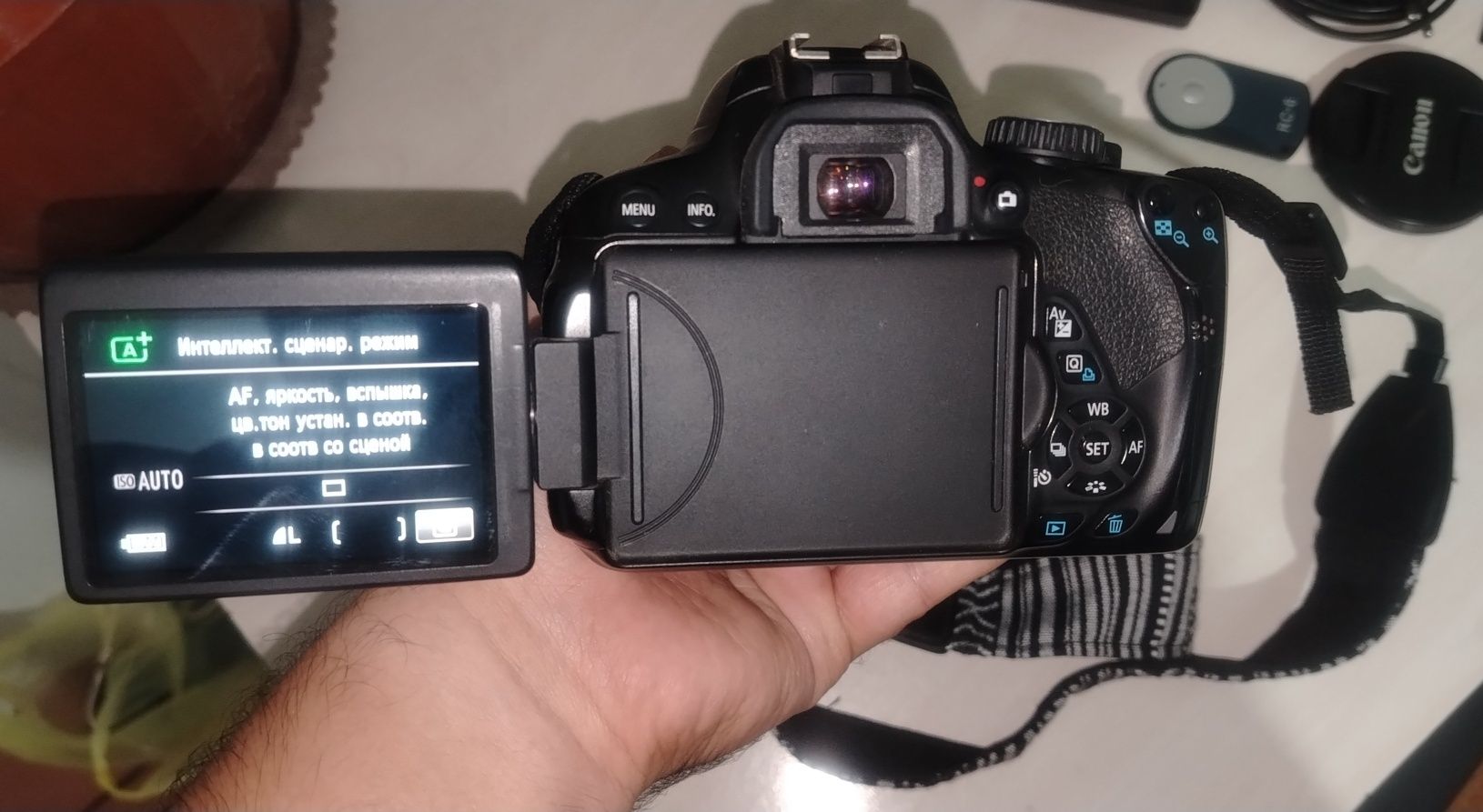 Профессиональный зеркальный фотоаппарат Canon EOS 650D с аксессуарами