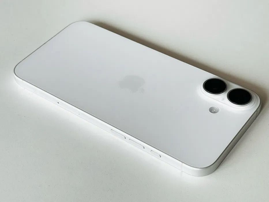 НОВ Iphone 16 Plus 256GB White Гаранция 1 година