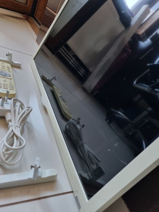 Tv Philips Model 24PHT4032 (UK)