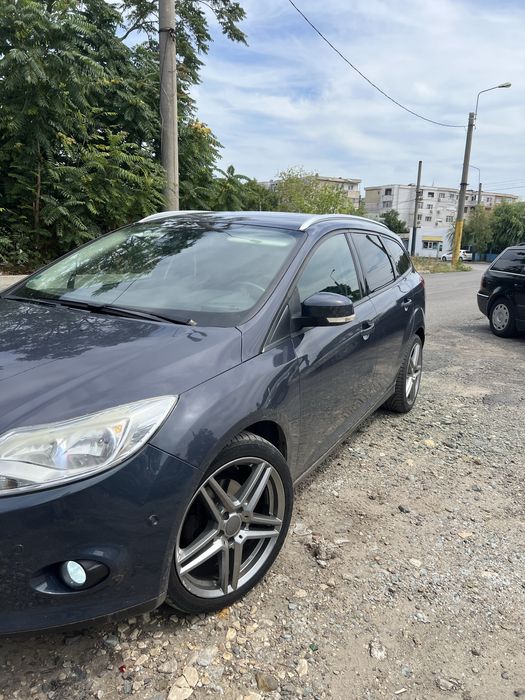Vând Ford focus.