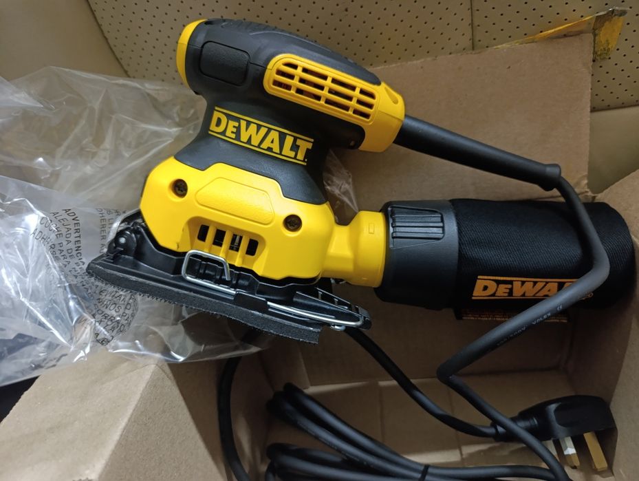 Електрически виброшлайф Девалт / DeWALT DWE6411