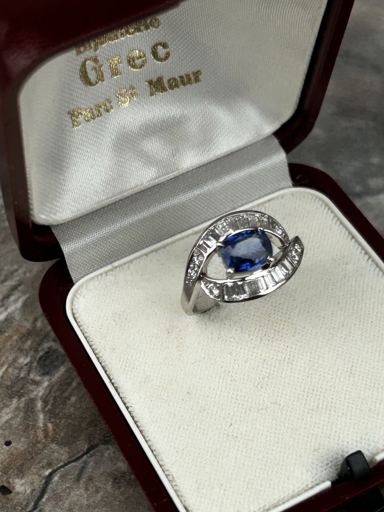 Inel din aur 18k diamante baghete si safir