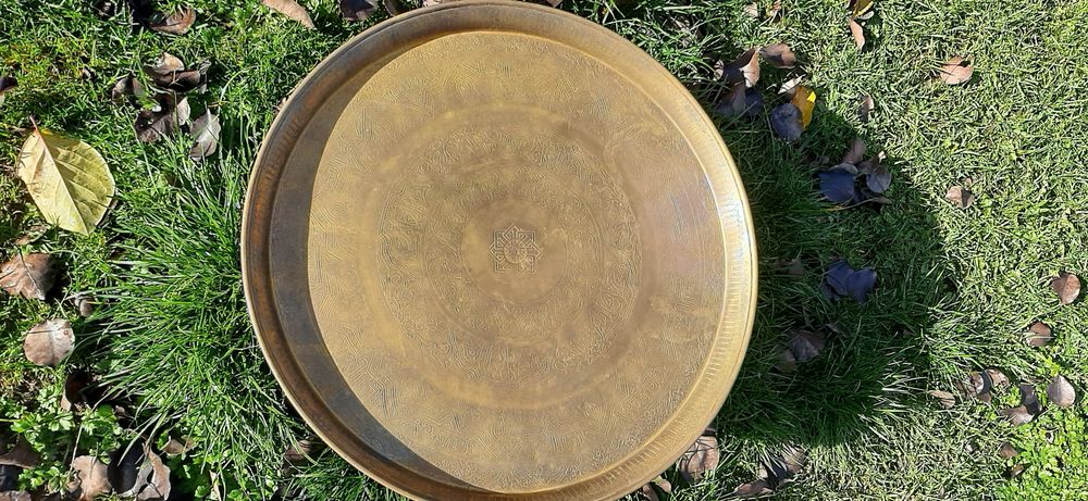 Гравиран меден поднос с традиционни български мотиви