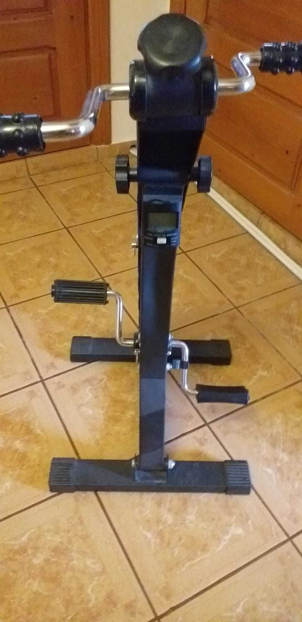 Bicicleta fitness FitTronic P500-negru pentru maini si picioare