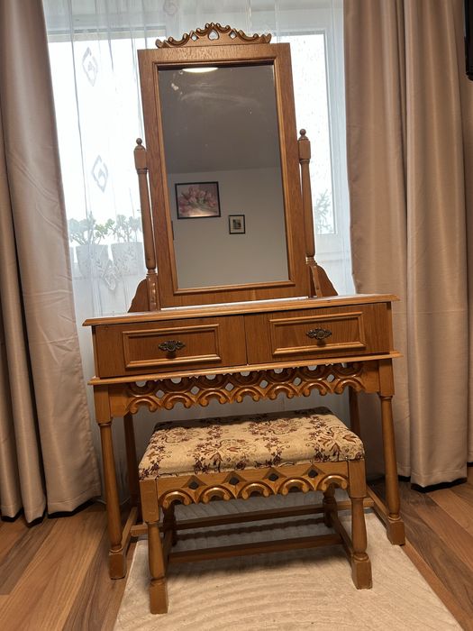 Masă de toaletă cu scaun