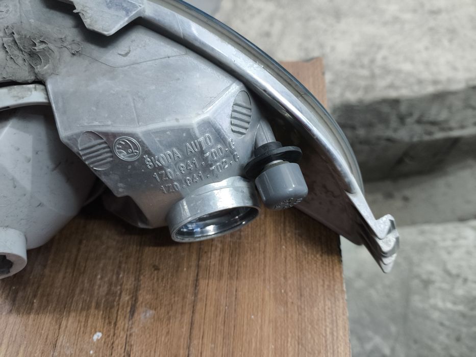 Продам оригинальные противотуманные фары Шкода октавия а5