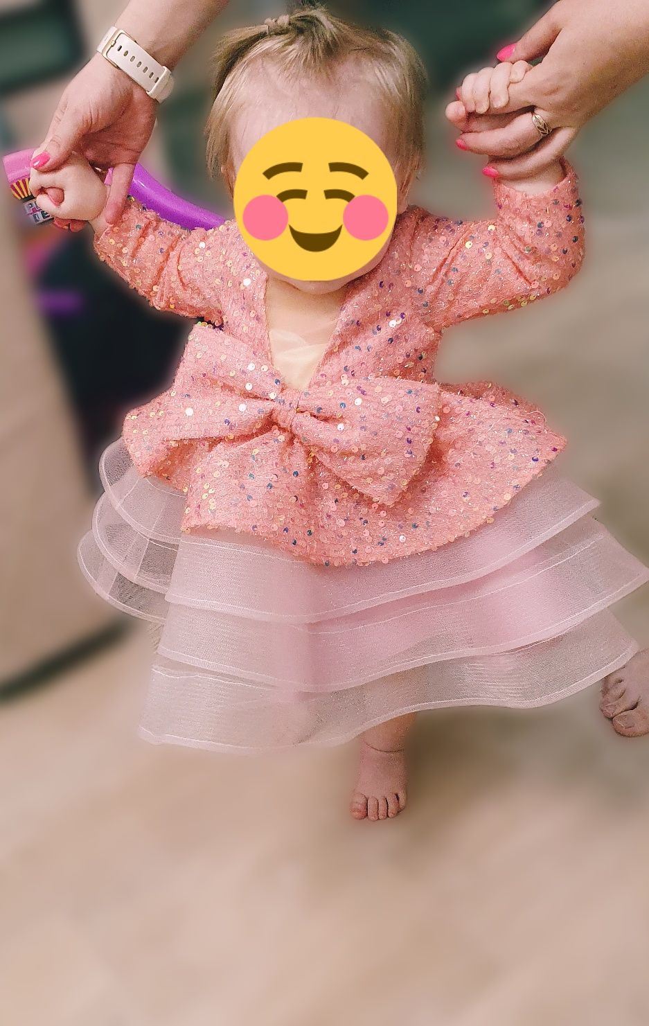 Продам нарядное платье на 1 годик девочке
