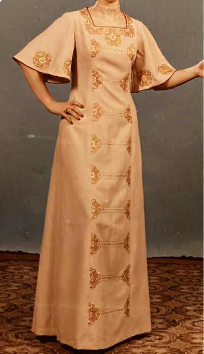 Рокля с ръчна българска бродерия