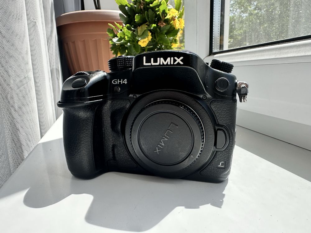 Продам GH 4 в отличном состояний, в комплекте зарядкака и батарейка