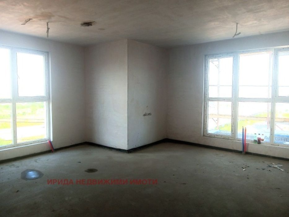 Тристаен апартамент в Бъкстон с АКТ 16!