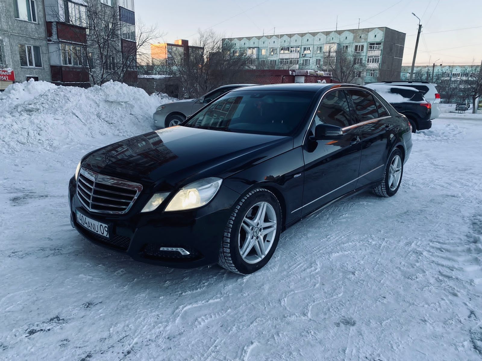 Мерседес  212 E350