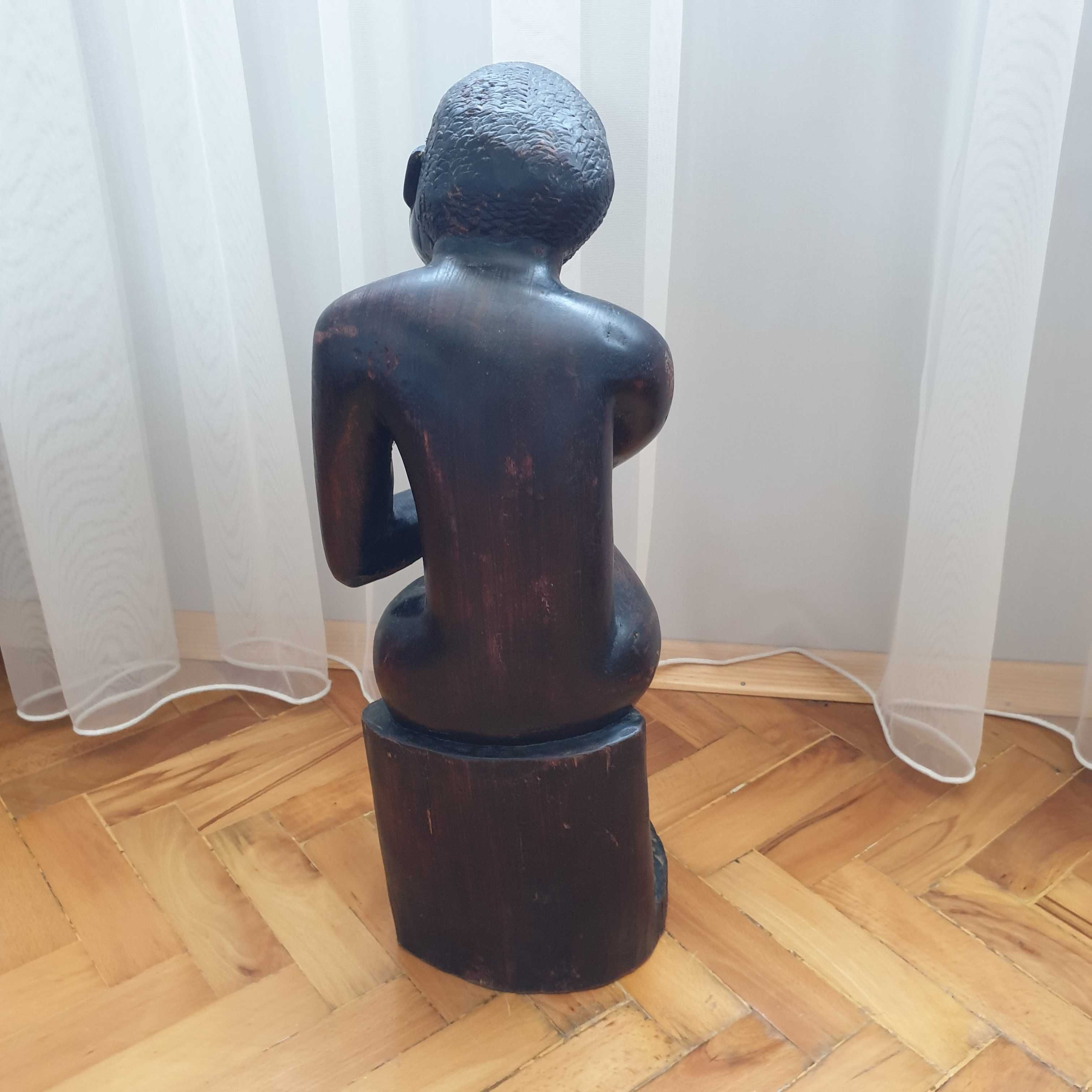Масивна абаносова фигура от цяло дърво