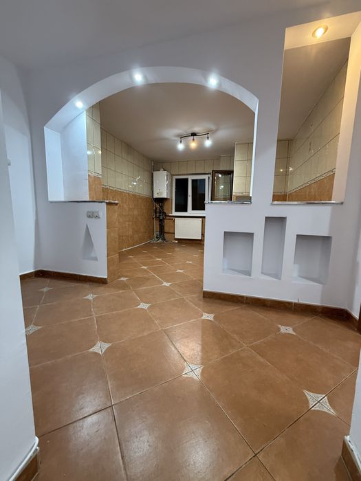 Apartament 3 camere, etaj 1, renovat, cartier 1 Mai