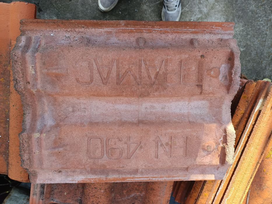 Vând 170 țigle Bramac și 20 colturi