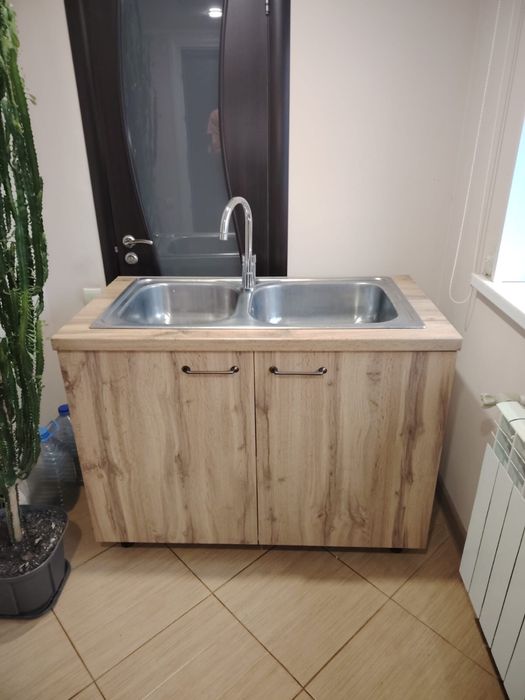 Продам кухонную тумбу мойку