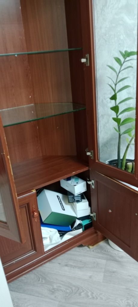 Продаю деревянную стекляшку – в хорошем состоянии