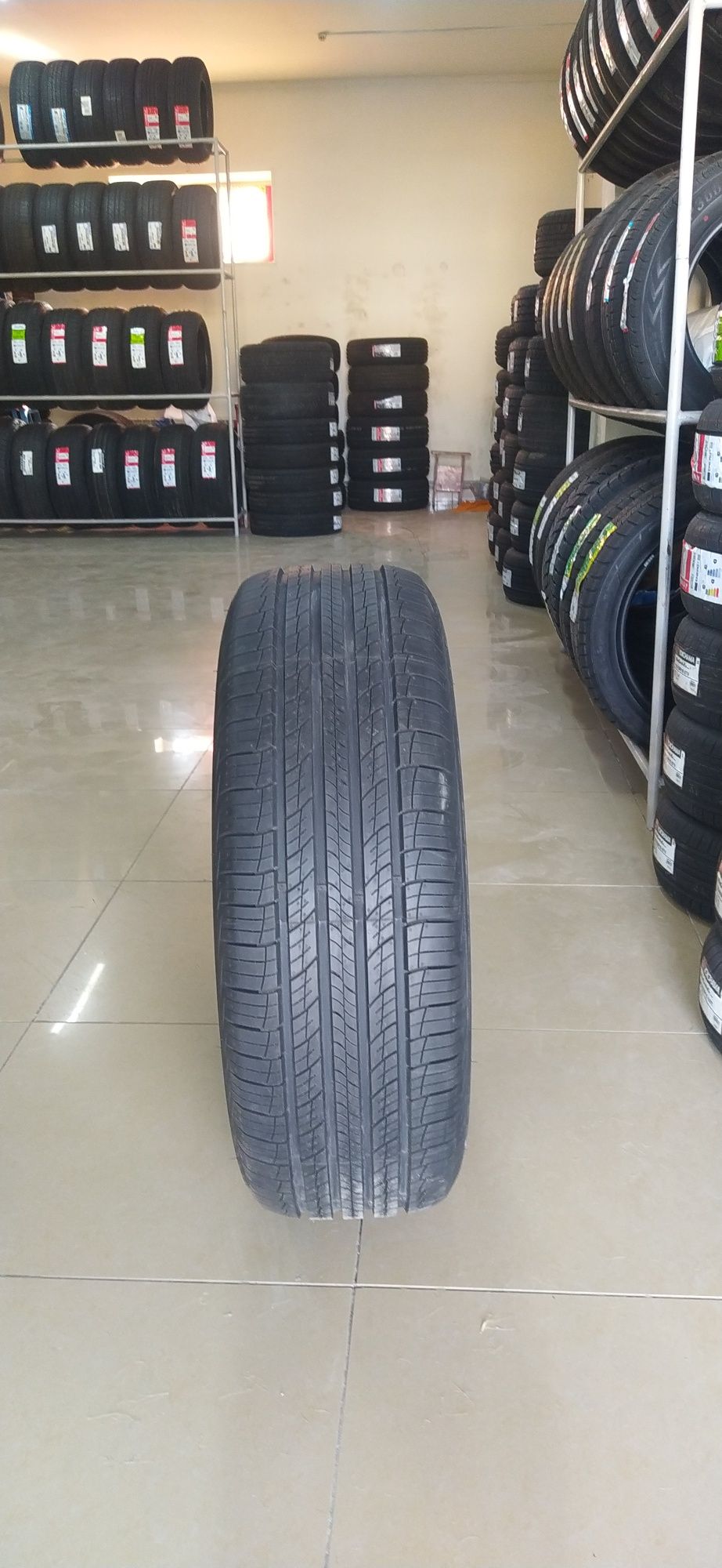 275/60R20. Hankook RA33