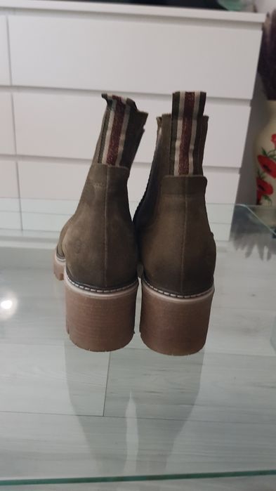 Vand ghete dama marimea 39 din piele.