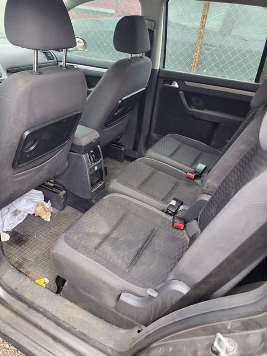 Citeste anuntul Pentru dezmembrat VOLKSWAGEN Touran 1.9 TDI BXE 7 LOC