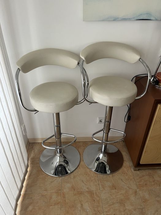 Бар Стол - висок стол - барплот стол