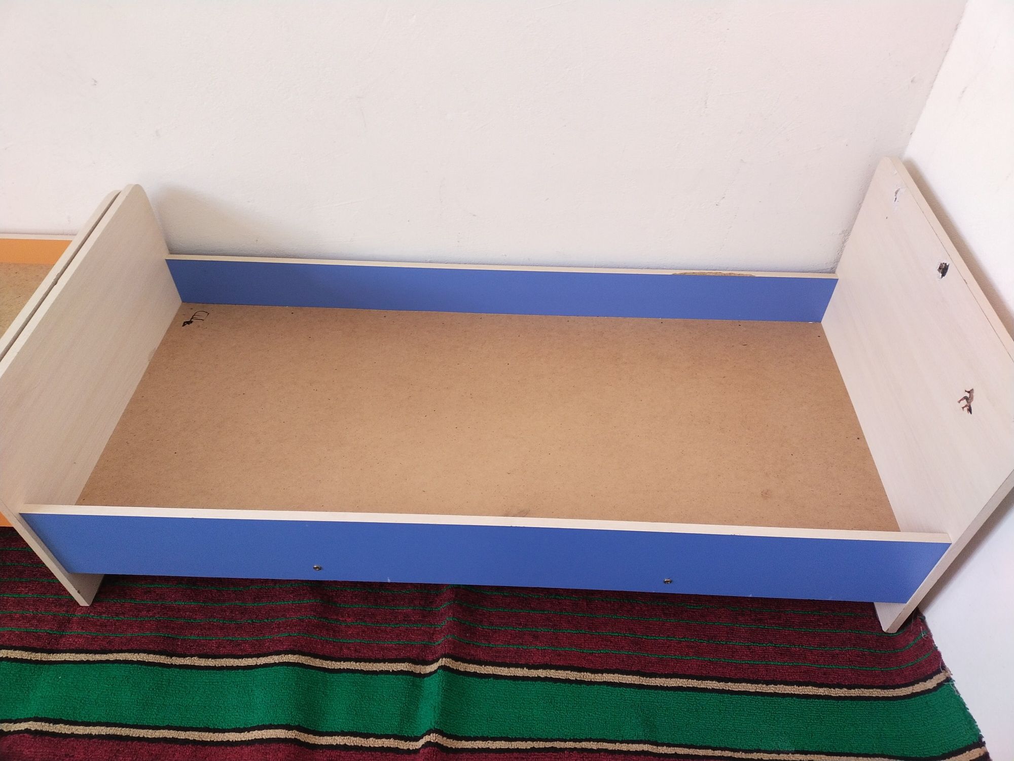 Bolalar krovatlari soʻtiladi