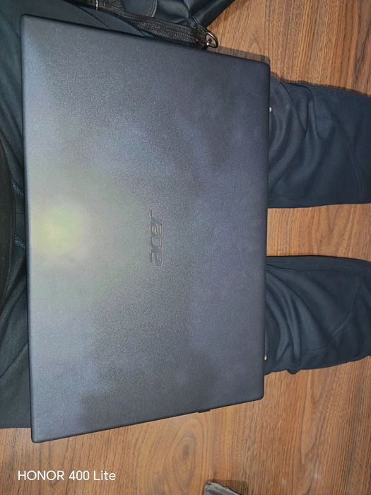 Notbuk aser sotiladi