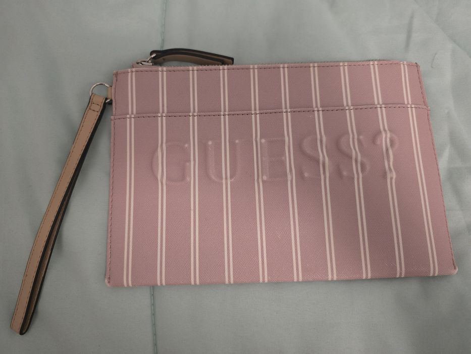 Дамска чанта клъч Guess