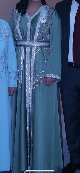 Продам двойку (платья)