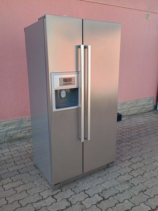 Frigider side by side