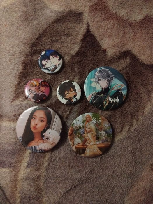 Продаю   Значки.