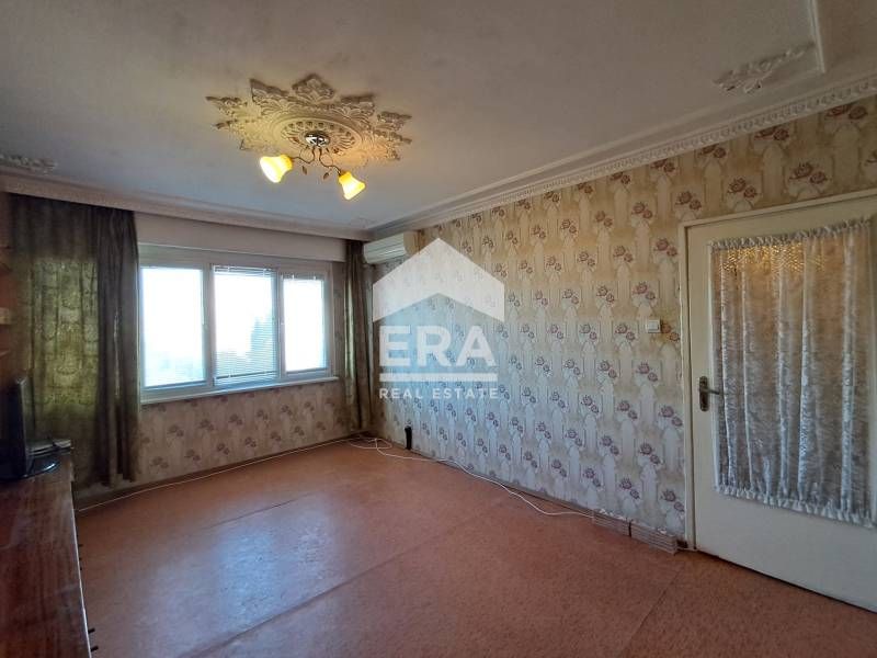 Ексклузивна панелна гарсониера за продажба, в кв. Възраждане 3, Варна,
