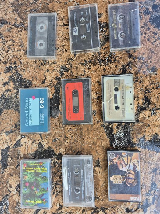 Vând 9 casete audio 60-90 minute cu muzica mixta