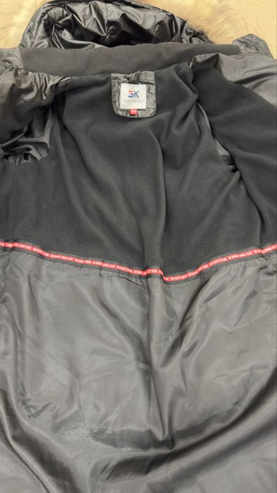 Продам куртку детскую