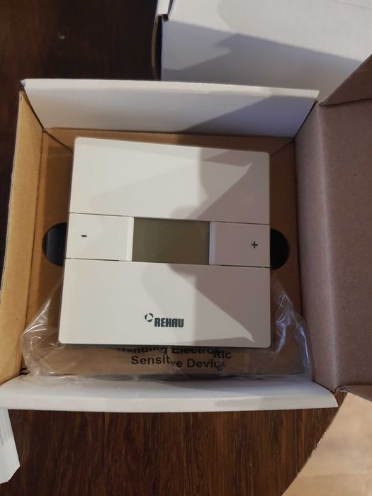 Стаен термостат Рехау за подово