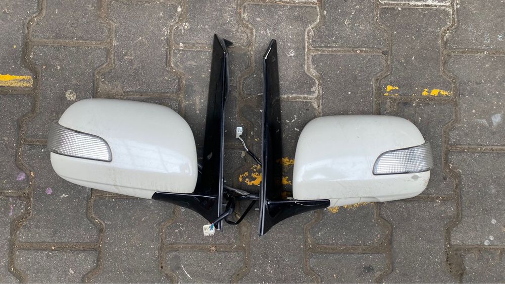 TOYOTO Alphard капот
