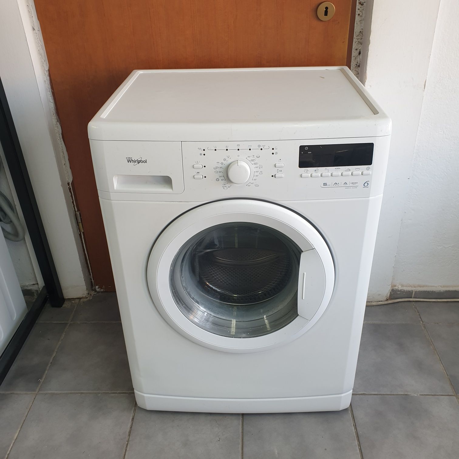 Masina de spălat rufe Whirlpool  / cuva 6 kg