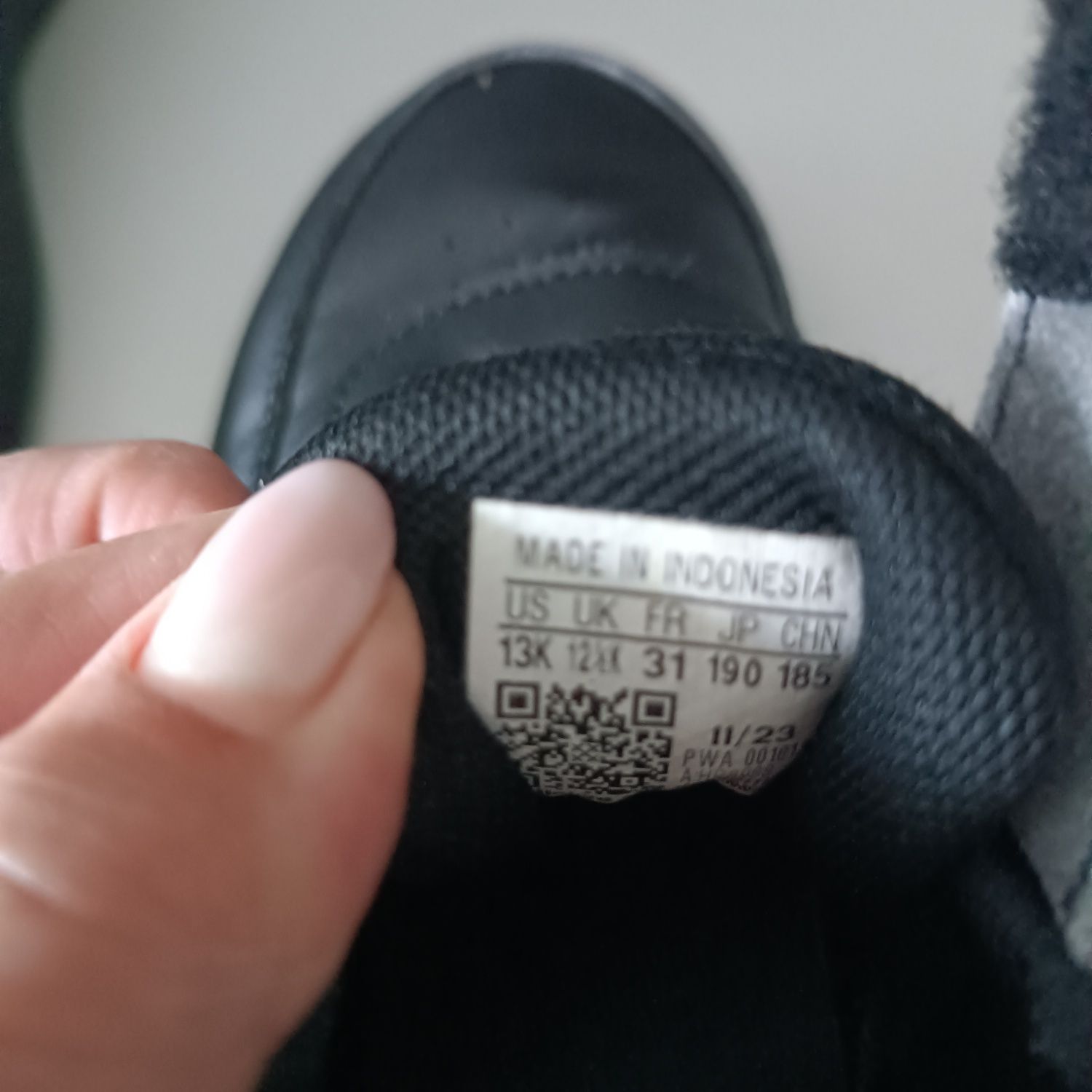Маратонки Adidas, номер 31