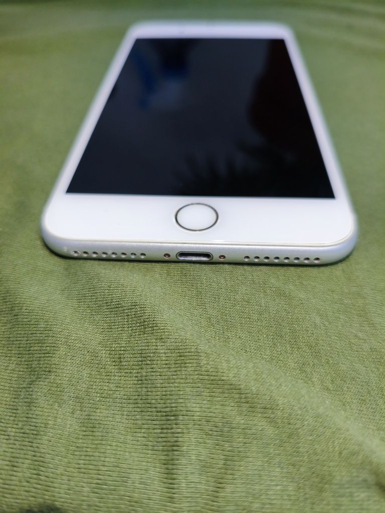 IPhone 8 plus в отличном состоянии