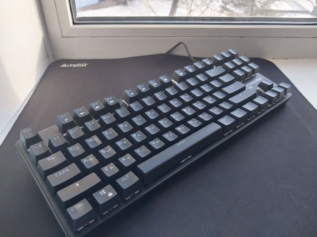 Продам новую механическую игровую клавиатуру Dexp Blazing Pro RGB
