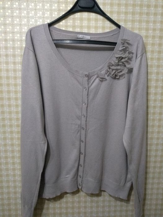 Продам кофты женские р-р 50,52,54