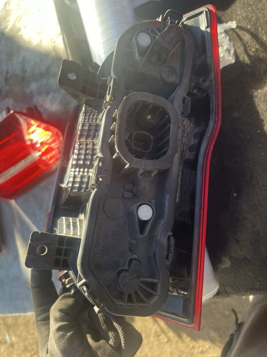 Ляв Стоп Ford Transit Courier  стопа има почти незабележима забележка