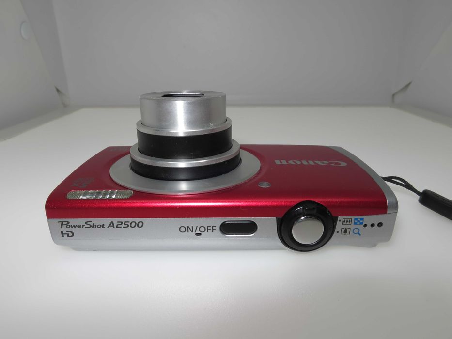 Canon PowerShot A2500 фотоапарат камера в отлично състояние червен