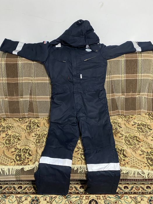 Продается Тшо зимные комбезы