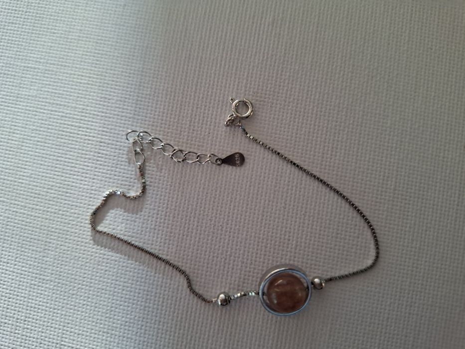 Сребърна гривна с естествен камък- ягодов кварц