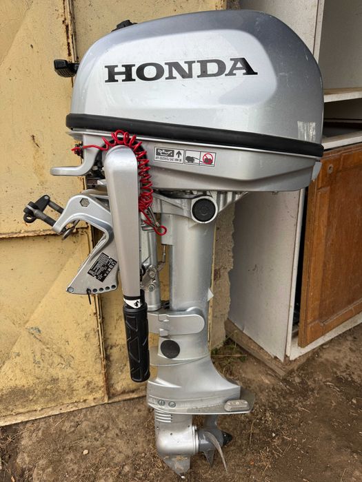 Vând barcă gonflabilă Kolibri KM-300XL + motor Honda 6 CP