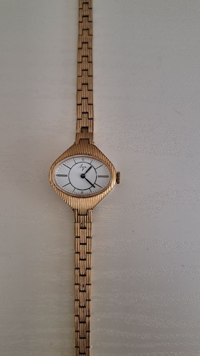 Продам позолоченные часы луч